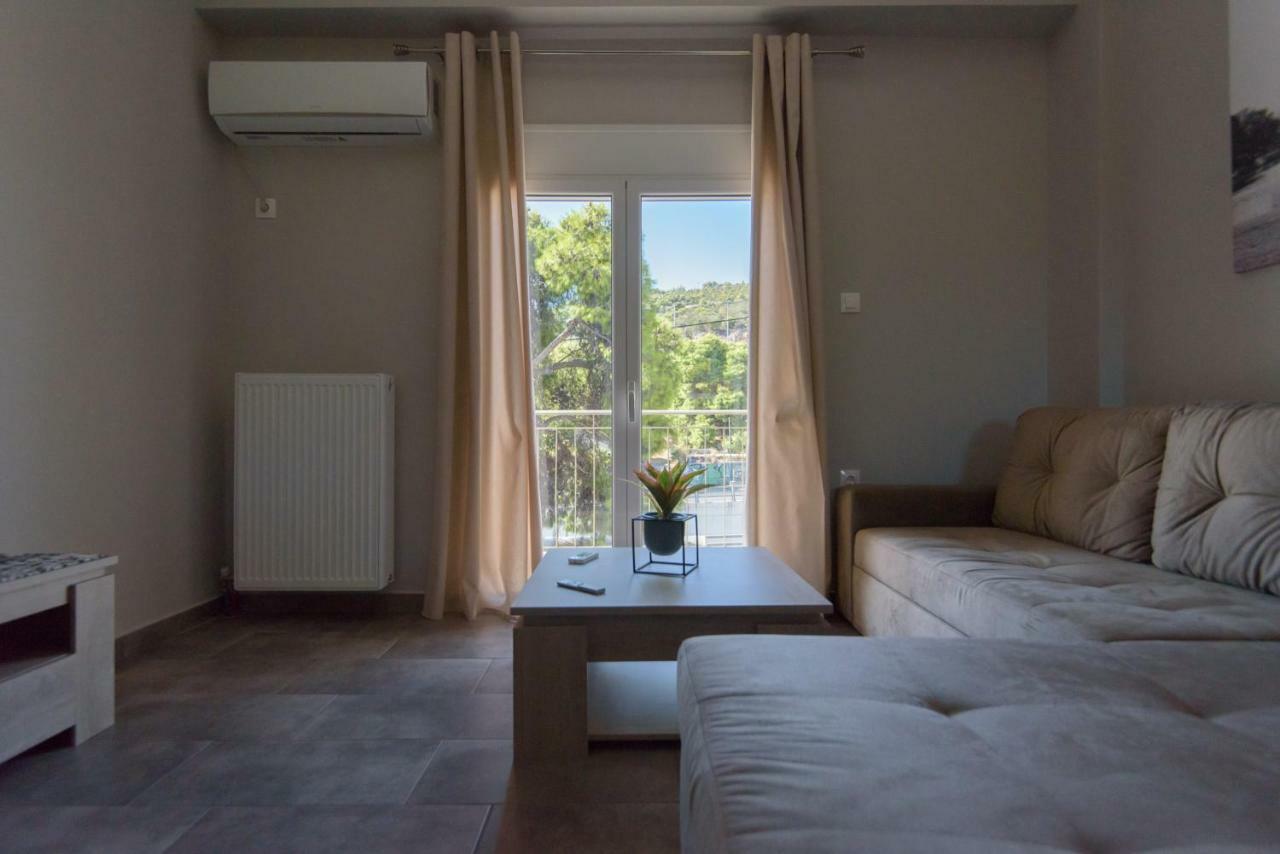Andriana' S Apartment Agia Paraskevi Atene Esterno foto