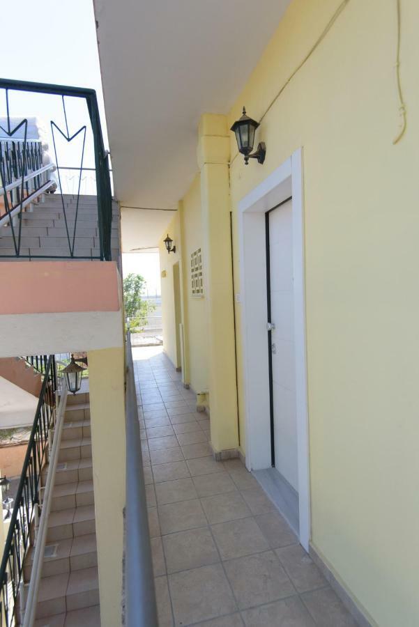 Andriana' S Apartment Agia Paraskevi Atene Esterno foto
