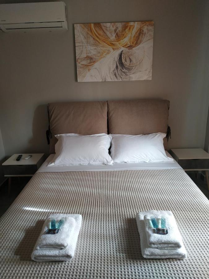 Andriana' S Apartment Agia Paraskevi Atene Esterno foto